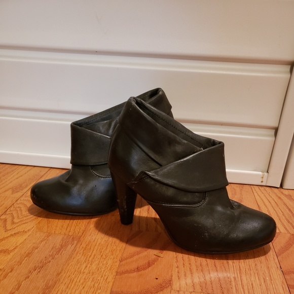 You by crocs ankle boots - Picture 2 of 3